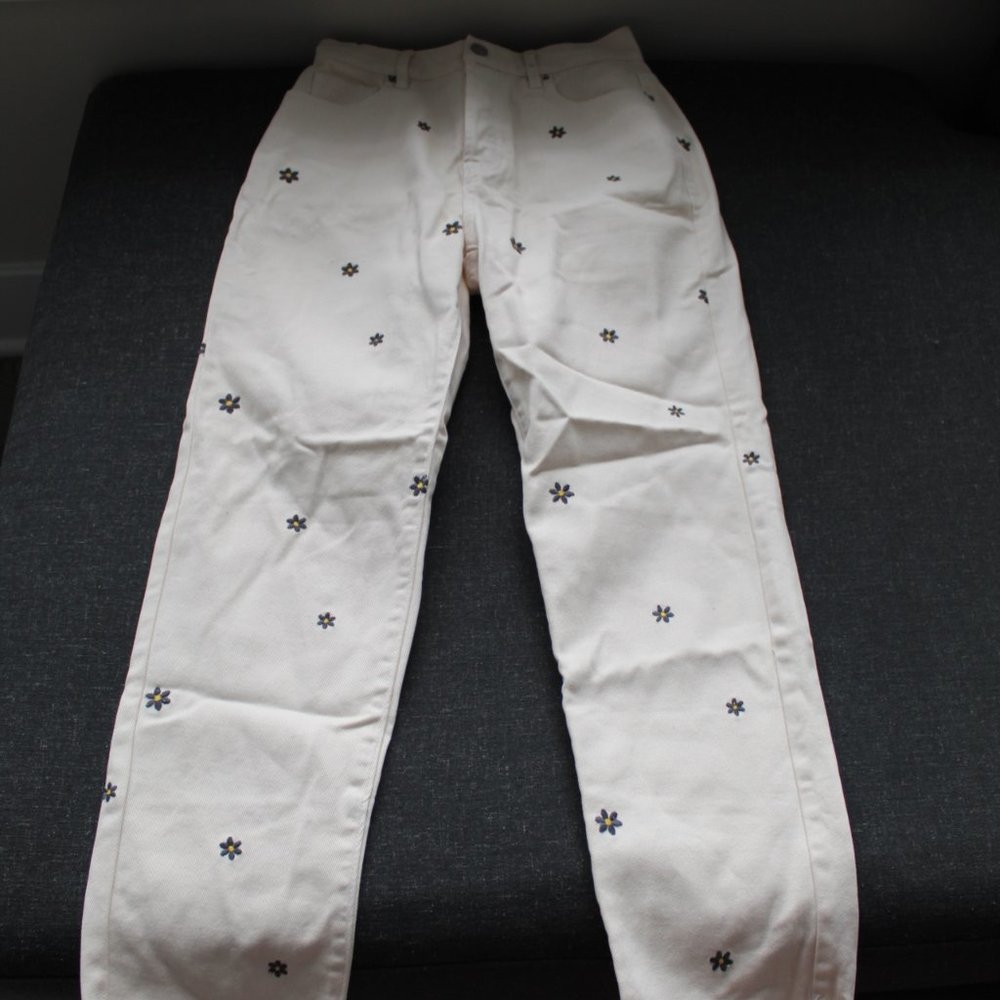 Super stylish Pac-sun mom jeans